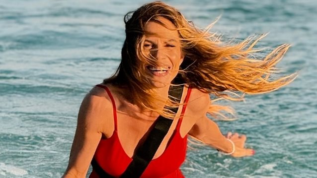 Η Ντορέττα Παπαδημητρίου πιο σέξι από ποτέ σαν άλλη Πάμελα Άντερσον