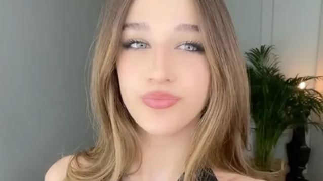Η Αναστασία Ρουβά τραγουδάει στο TikTok και την παρομοιάζουν με διάσημο top model