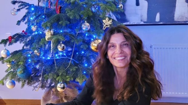 Ποια παρουσιαστρια δεν θέλει να στολίζει δέντρο;