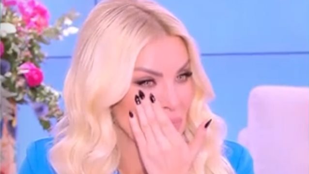 "Λύγισε" on air η Κατερίνα Καινούργιου: "Θα έπρεπε να πηγαίνω πιο συχνά, της χρωστάω όλη μου τη ζωη"