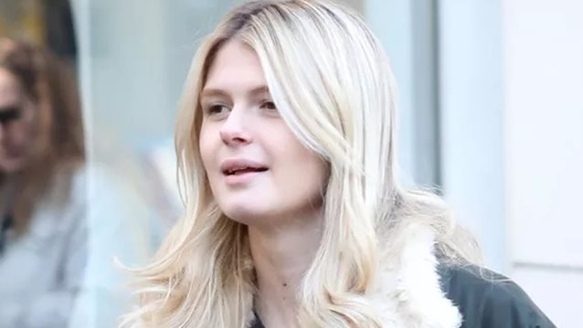 Η Αμαλία Κωστοπούλου κάνει βόλτες στο Λος Άντζελες και ποζάρει με Chanel τσάντα