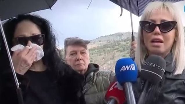 Συντετριμμένες η μητέρα και η αδελφή του Νίκου Φλωρινιώτη στο μνημόσυνο για τους τρεις μήνες από τον θάνατό του