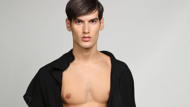 GNTM | Η προκλητική φωτογράφιση του Αιμιλιάνο λιγο πριν μπει στο reality