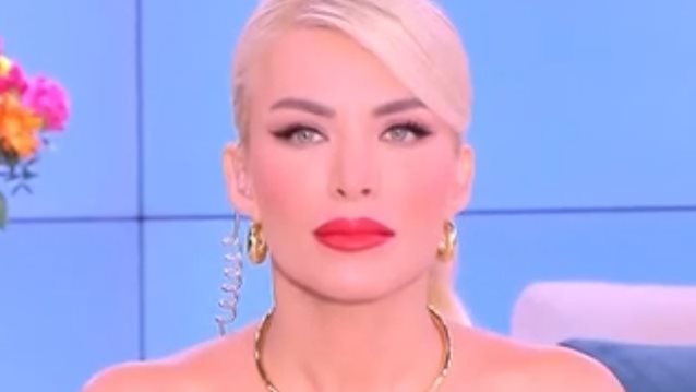 Η Κατερίνα Καινούργιου ξεκαθαρίζει για τον Ανδρέα Μικρούτσικο: "Εγώ κάθομαι στο ένα πόδι μαζί του"