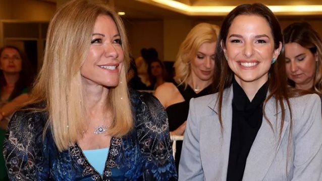 Η Μαριάννα Λάτση αγκαλιά με την κόρη της, Εριέττα σε λαμπερό gala στη Θεσσαλονίκη