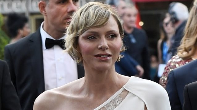 Πριγκίπισσα Σαρλίν: Σαν Ελληνίδα θεά στο Μόντε Κάρλο με λευκό one shoulder jumsuit Elie Saab με δαντελένια κοψίματα