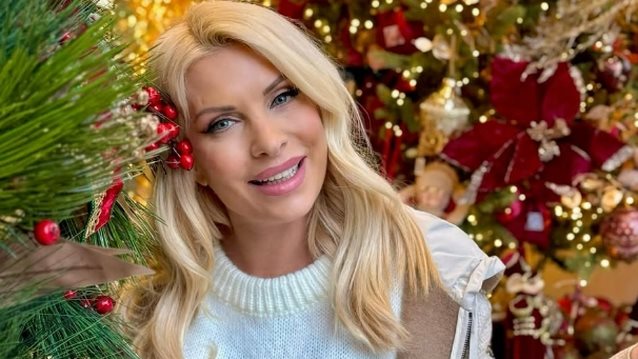 Η Ελένη Μενεγάκη με το χρώμα νυχιών που ζητούν όλες