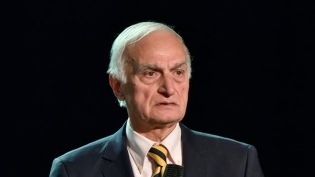 Στο νοσοκομείο ο Μανώλης Μαυρομμάτης με τη σύζυγό του - Στο σπίτι τους η φωτιά που ξέσπασε στο Κολωνάκι