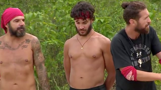 Survivor | Τριαντάφυλλος: "Είναι κάποια παιδιά στην παραλια που ενώ είχαμε ερθει κοντα, έκαναν κωλοτούμπα γερή"