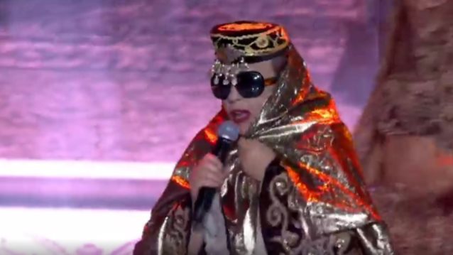 J2US | Η Μαρα Μειμαριδη &quot;επεστρεψε&quot; ντυμενη χανουμισσα!