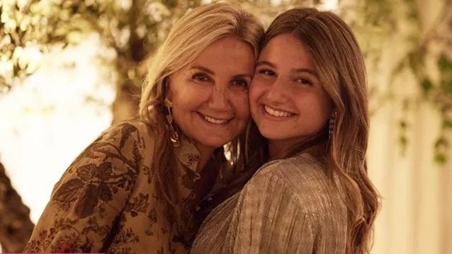 Η Δάφνη Μητσοτάκη φόρεσε τη μεγαλύτερη τάση στα παπούτσια του καλοκαιριού