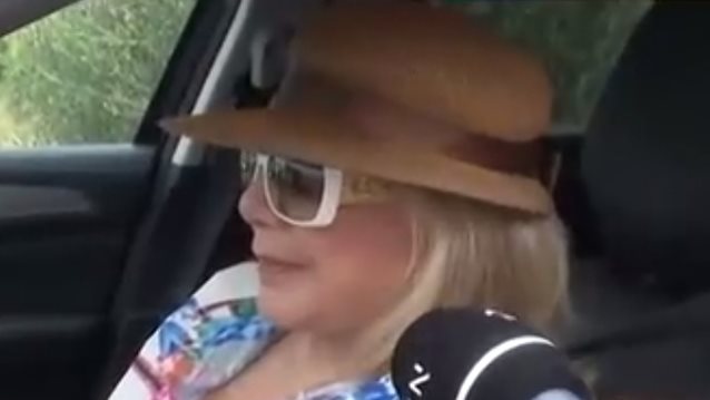 Η αντίδραση της Λίτσας Πατέρα όταν ρωτήθηκε για τη σχέση του Γιώργου Λιάγκα με τη Μαρία Αντωνά: &quot;Ο έρωτας καλά κρατεί...&quot;