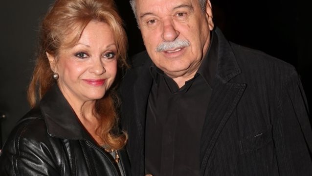 43 χρόνια πριν: O Τάσος Χαλκιάς με την επί 50 χρόνια σύντροφό του Πένυ Παπουτσή στο γάμο τους
