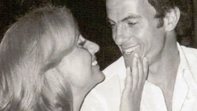 Ο θρυλικός γάμος του Μίμη Δομάζου και της Βίκυς Μοσχολιού - Οι 7.000 μπομπονιέρες και η βέρα που χάθηκε