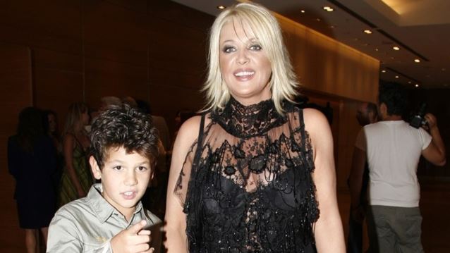 18 χρόνια πριν: Όταν η Ρούλα Κορομηλά συνοδευόταν από τον 11χρονο γιο του πρώην συζύγου της Νάσου Γαλακτερού