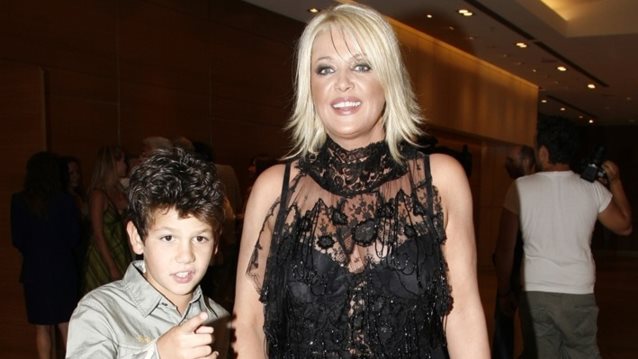 18 χρόνια πριν: Όταν η Ρούλα Κορομηλά συνοδευόταν από τον 11χρονο γιο του πρώην συζύγου της Νάσου Γαλακτερού