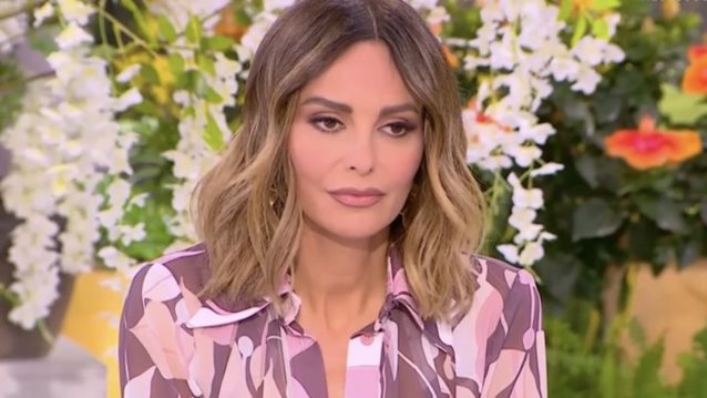 Φορτισμένη η Μπέττυ Μαγγίρα στην έναρξη της εκπομπής της: "Μεγαλώνω δύο κορίτσια, δεν μπορώ να μείνω ανεπηρέαστη"