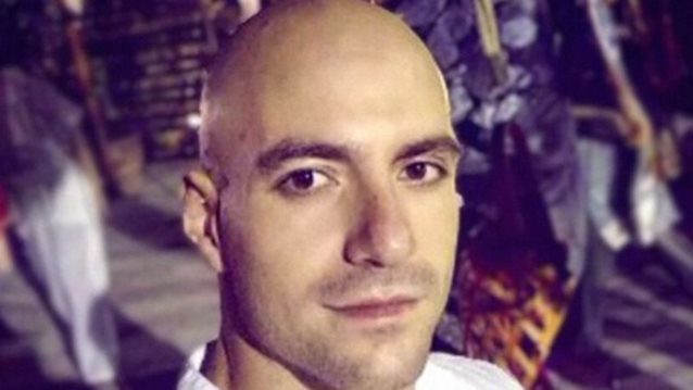 Συγκινητικός αποχαιρετισμός στον αστυνομικό Λυγγερίδη: Συνάδελφοί του αγκάλιασαν τη σορό και έψαλαν τον εθνικό ύμνο