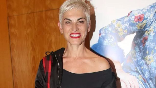 Η Ελένη Ψυχούλη μας βάζει στο εντυπωσιακό εξοχικό της