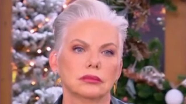 Νανά Παλαιτσάκη Vs Γιώργος Λιάγκας: &quot;Είναι ντροπή γιατί έχουν χαθεί τα μπέσα, ο κόσμος ξερνάει πάνω μας&quot;