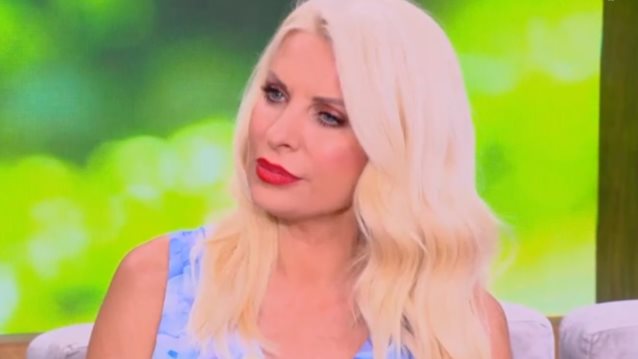 Η Ελένη Μενεγάκη άλλαξε ρούχα μετά τις διαφημίσεις: &quot;Όσο μεγαλώνεις, ντρέπεσαι περισσότερο&quot;