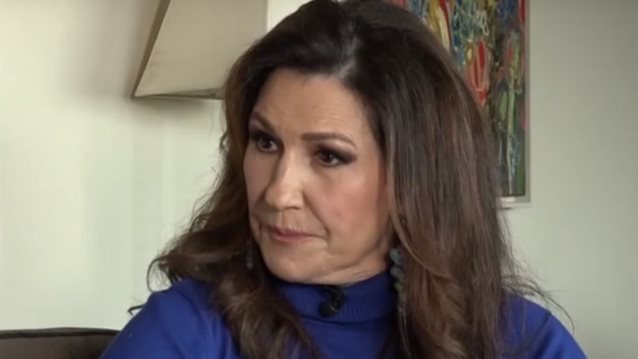 Ειρήνη Νικολοπούλου: &quot;Έλεγα το δελτίο και η κυρία δίπλα μου είχε πολύ ανοιχτό το ντεκολτέ&quot;