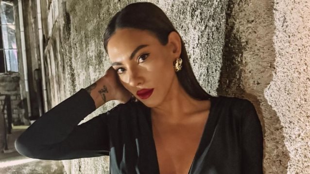 Η Ευρυδίκη Βαλαβάνη αγκαλιά με τον Γρηγόρη Μόργκαν σε βραδινή τους έξοδο