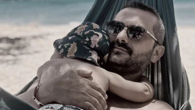 Το τρυφερό στιγμιότυπο από τις διακοπές του Λεωνίδα Κουτσόπουλου με τον γιο του