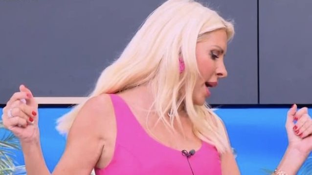 Ο όλο νόημα χορός της Ελένης Μενεγάκη στον αέρα της εκπομπής της: &quot;Κολλάει και γενικώς αυτό το τραγούδι&quot;