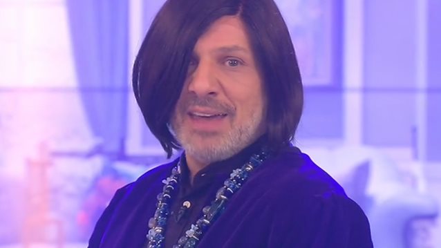 Ο Νίκος Μουτσινάς δίνει ρεσιτάλ στο νέο επεισόδιο &quot;Λάμψη&quot;