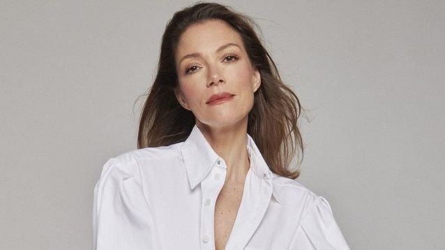 Η Βίκυ Καγιά ποζάρει δίχως ίχνος μακιγιάζ στις διακοπές της και εντυπωσιάζει