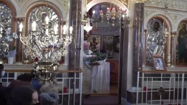 Έγινε η πρώτη Ανάσταση σε Κέρκυρα και Χίο - Η πανηγυρική έξοδος του ιερέα στην Ευαγγελίστρια [εικόνες, βίντεο]