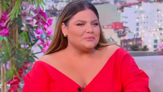 Η Δανάη Μπάρκα με το φόρεμα που φορούσε στην πρώτη εκπομπή: &quot;Να ολοκληρώνονται τα πράγματα όπως άρχισαν&quot;