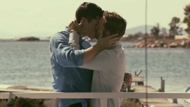 Ακόμα ένα gay φιλί στην prime time της ελληνικής tv