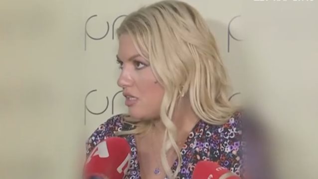 Σοκαρισμένη η Νάνσυ Παραδεισανού στις τηλεοπτικές κάμερες όταν έμαθε ότι η Μαρία Μπακοδήμου νοσηλεύτηκε στην εντατική