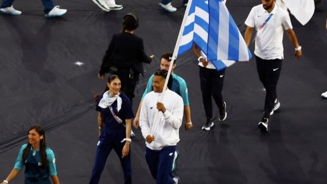 Η τελετή λήξης των Ολυμπιακών Αγώνων ξεκίνησε! Eμμανουήλ Καραλής και Ευαγγελία Πλατανιώτη με την Ελληνική σημαία