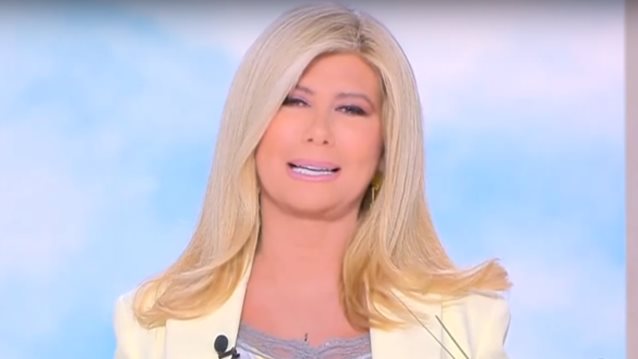 Πρεμιέρα για τη Ζήνα Κουτσελίνη: "Μην ξεχνάμε την καρδιά. Έγινε νούμερο σε επιθεώρηση, γίναμε νούμερα εμείς"