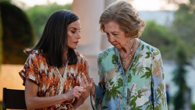 Η πεθερά επισκίασε τη νύφη: Η εμφάνιση της βασίλισσας Σοφίας που "έσβησε" τη Λετίσια και απέδειξε ότι το στιλ δεν έχει ηλικία