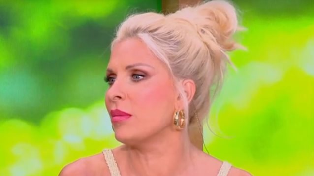 Ελένη Μενεγάκη: Δεν ήμουν στο σπίτι - Πήρα τα παιδιά μου και είπα &quot;κατεβάστε τα ρολά μην πνιγούμε&quot;