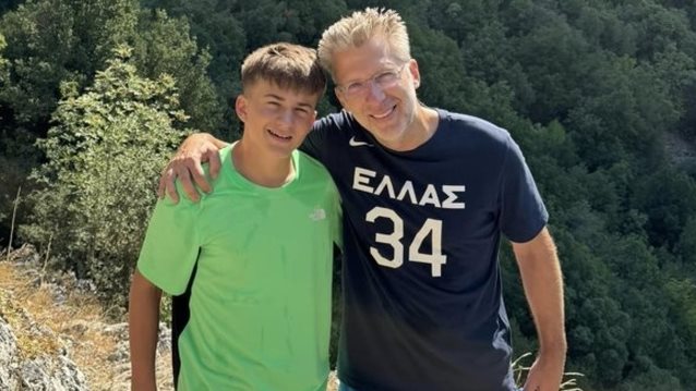 Συγκινεί η ανάρτηση του Άκη Σκέρτσου για το πρόβλημα υγείας του γιου του: &quot;Τον θαυμάζω γιατί είναι μαχητής&quot;