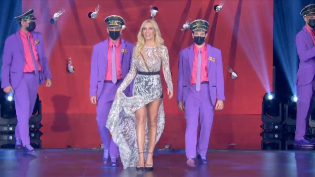 J2US | Η πρώτη εμφάνιση της Κατερίνας Καινούργιου στο backstage του show