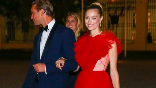 Μια royal του Μονακό στην Ελλάδα: Το κομψό look της Μπεατρίς Μπορομέο στο πολυτελές σκάφος της οικογένειας Νιάρχου