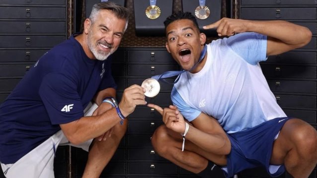 Η συγκινητική ανάρτηση του πατέρα του Εμμανουήλ Καραλή: "Παλέψαμε με δαίμονες, νικήσαμε τον ρατσισμό που...."