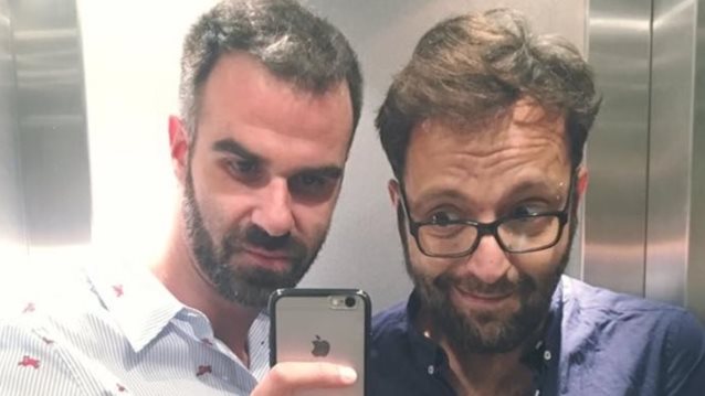 Ο Αύγουστος Κορτώ παντρεύεται τον σύντροφό του –Αυτή είναι η αναγγελία του γάμου τους