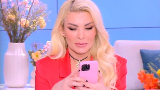 Η Κατερίνα Καινούργιου πήρε τηλέφωνο on air τον Δημήτρη Ουγγαρέζο: "Είσαι κι εσύ άτυχος σαν κι εμένα"