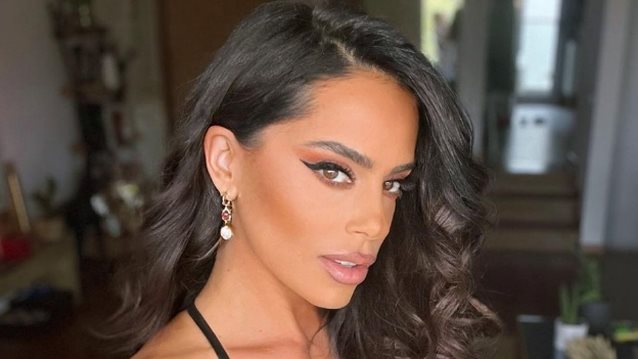 Η Μαρία Αντωνά με total πράσινο look σε ασιατικό εστιατόριο στην Αγία Παρασκευή