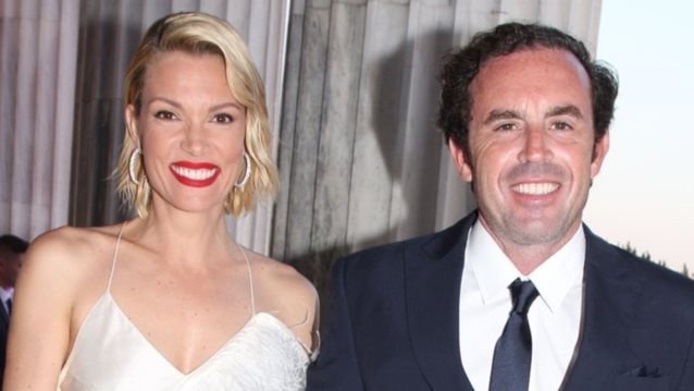 Τα παθιασμένα φιλιά της Βίκυς Καγιά &amp; του Ηλία Κρασσά σε παραλία της Μυκόνου - Φωτογραφίες