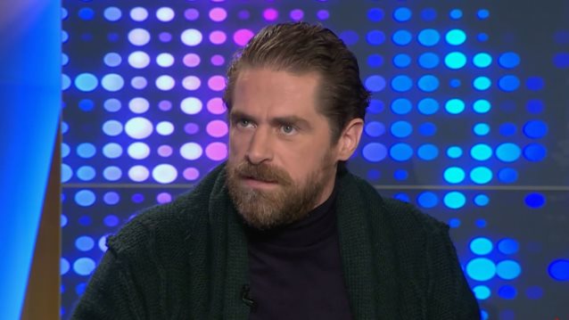 Ο Δημήτρης Λάλος όπως δεν τον έχουμε ξαναδεί | Η φωτογραφία με το εντυπωσιακό κατακόρυφο