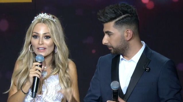 J2US | Η Ελενη Βουλγαρακη στη σκηνη με τον Κωνσταντινο Παντελιδη στο πλευρο της