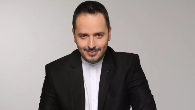 Σπάνια βραδινή έξοδος για τον Αλέξανδρο Τσουβέλα με τη σύντροφό του